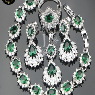 Emerald Green Necklace in Pakistan