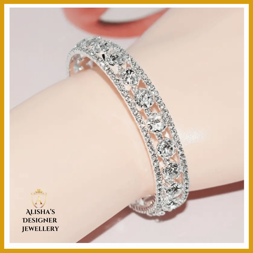 Exquisite Super Flashing Hollow Opening Bangle